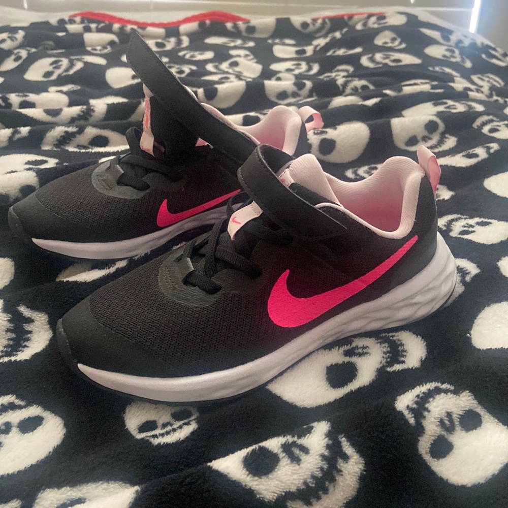 Nike shoes never worn no box